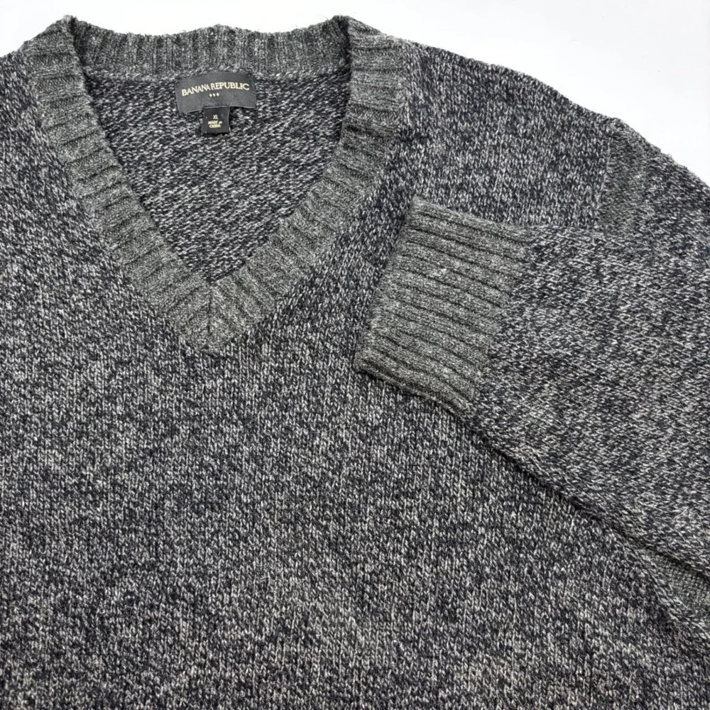 Banana Republic Mens XL V-Neck Sweater Gray Marl Knit Ribbed Trim‎ Pullover